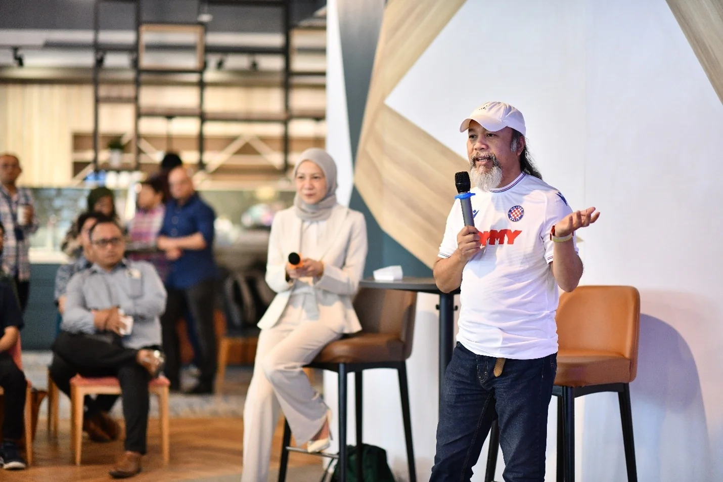 CEO & CO-Founder of PitchIN, Sam Shafie introduced PitchIN alongside MAVCAP’s COO, Noor Amy Ismail